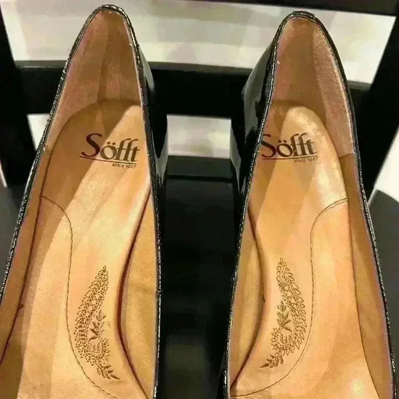 Sofft Black Patent Leather Peep‎ Toe Flower Pumps, Size 9.5 - Picture 4 of 11